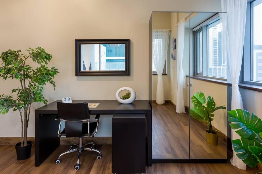 Higuests - Roomy Apt With Infinity Pool Close To Burj Khalifa Дубай Екстериор снимка