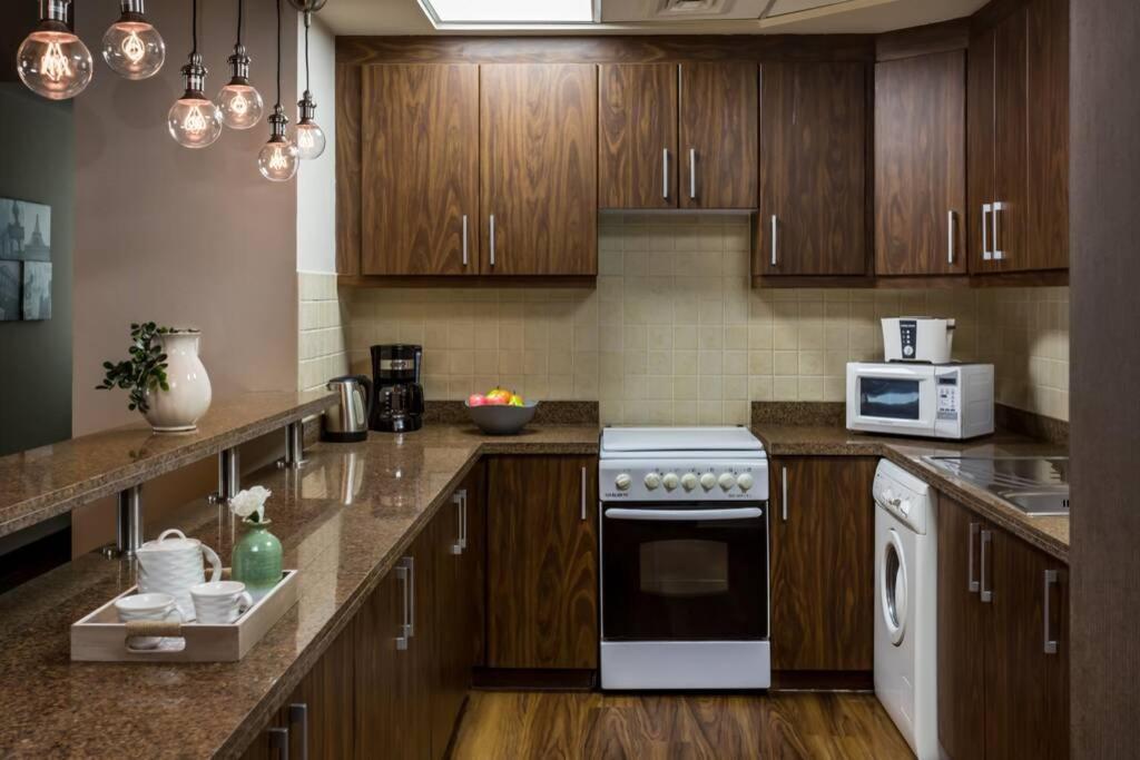 Higuests - Roomy Apt With Infinity Pool Close To Burj Khalifa Дубай Екстериор снимка