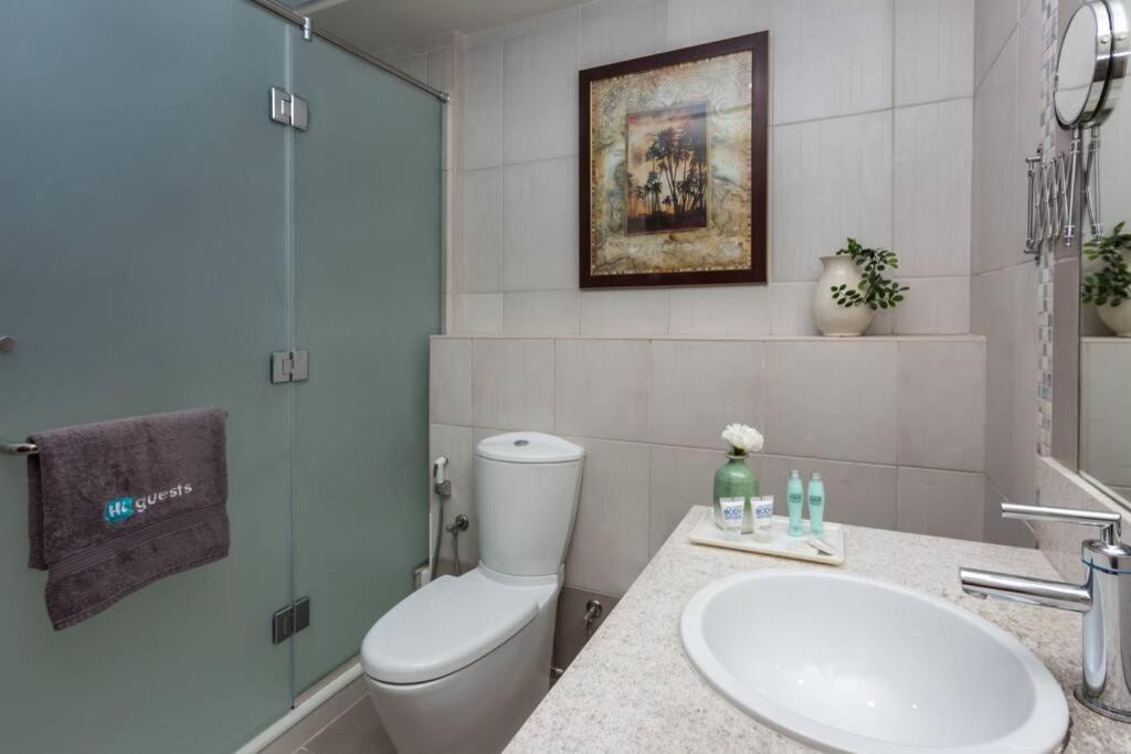 Higuests - Roomy Apt With Infinity Pool Close To Burj Khalifa Дубай Екстериор снимка