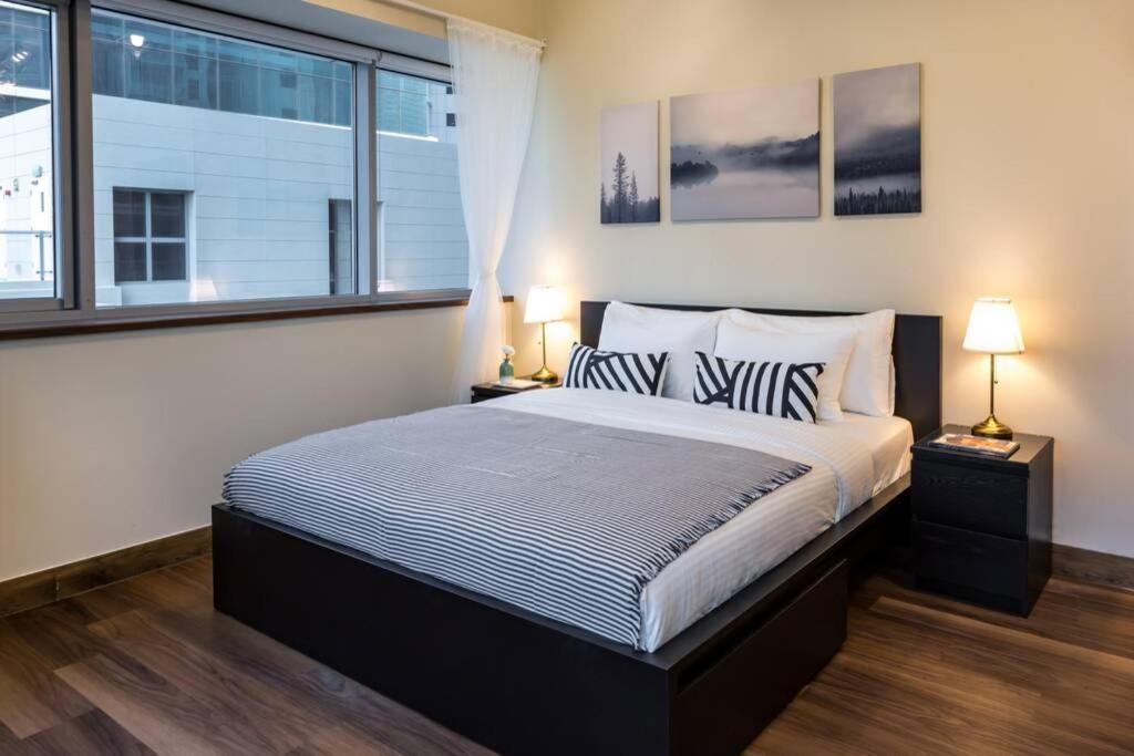 Higuests - Roomy Apt With Infinity Pool Close To Burj Khalifa Дубай Екстериор снимка