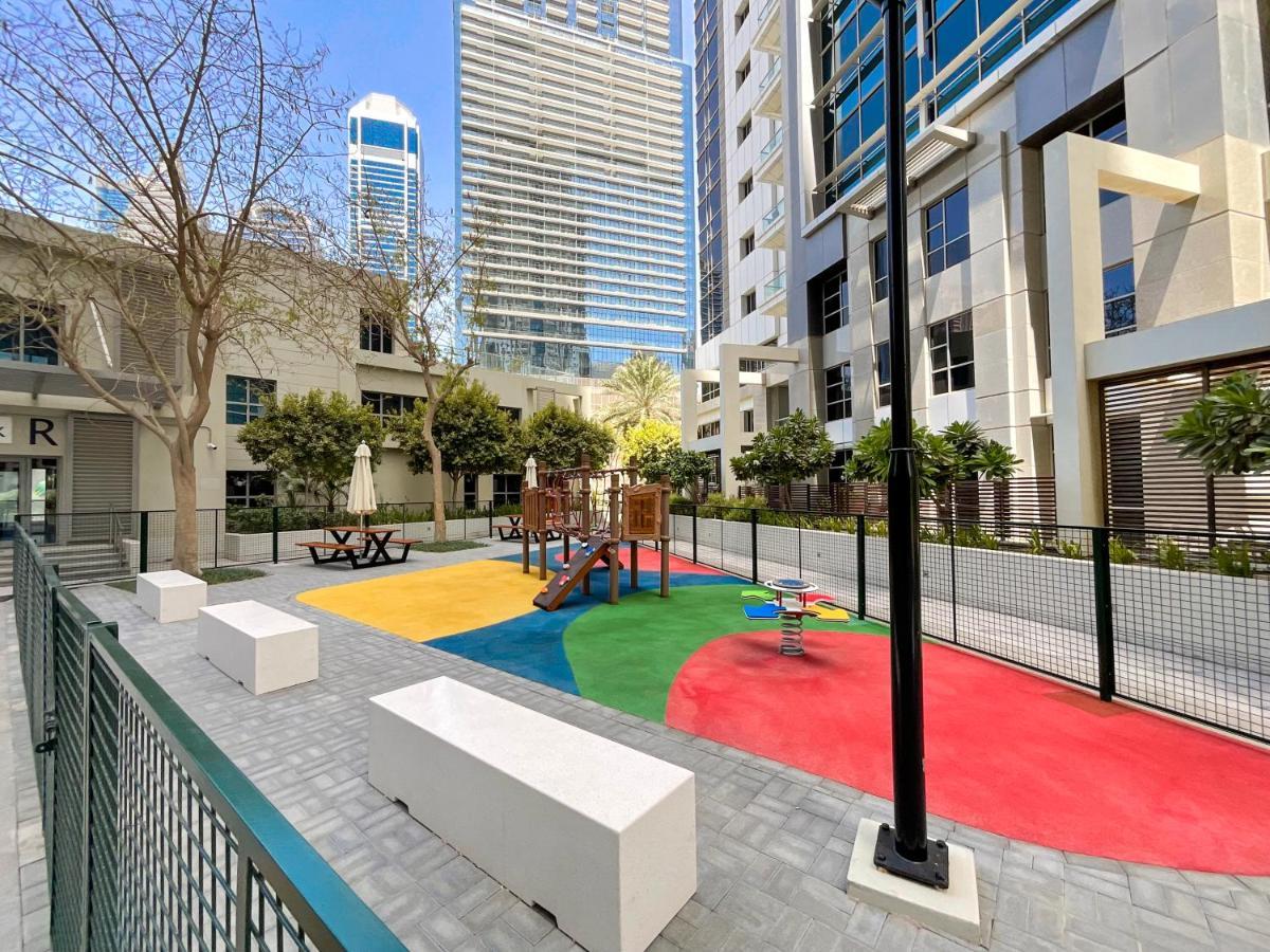 Higuests - Roomy Apt With Infinity Pool Close To Burj Khalifa Дубай Екстериор снимка