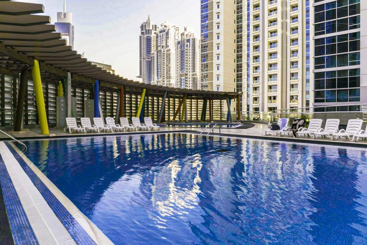 Higuests - Roomy Apt With Infinity Pool Close To Burj Khalifa Дубай Екстериор снимка